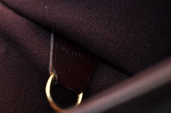 LOUIS VUITTON Yaranga Shoulder Bag - Picture 6 of 16